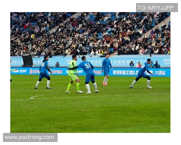 足球明星齐聚一堂共庆盛典点燃激情与梦想的夜晚